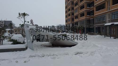 偷工減料被積雪壓塌的膜結(jié)構車棚