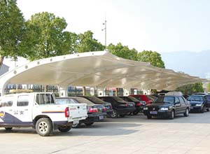 陽(yáng)泉膜結(jié)構(gòu)車(chē)棚【廠家直銷(xiāo)】陽(yáng)泉膜結(jié)構(gòu)停車(chē)棚,張拉膜車(chē)棚