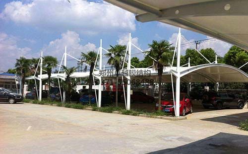 設計合理維護得當?shù)哪そY(jié)構(gòu)車棚