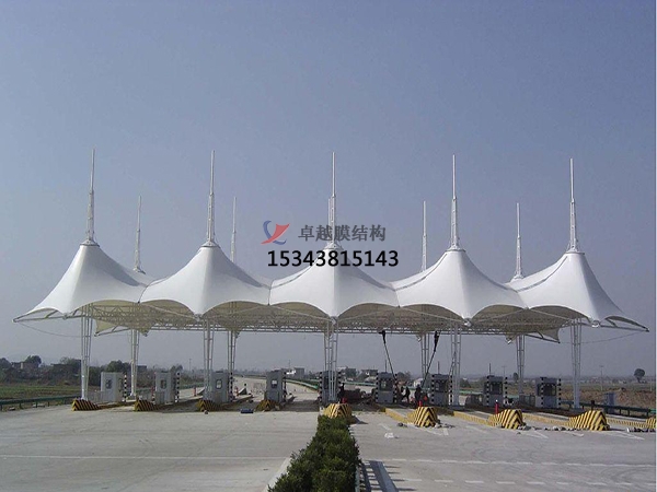 吉林高速收費(fèi)站雨棚【專(zhuān)業(yè)廠(chǎng)家】景觀遮陽(yáng)棚/服務(wù)區(qū)膜結(jié)構(gòu)充電站設(shè)計(jì)公司