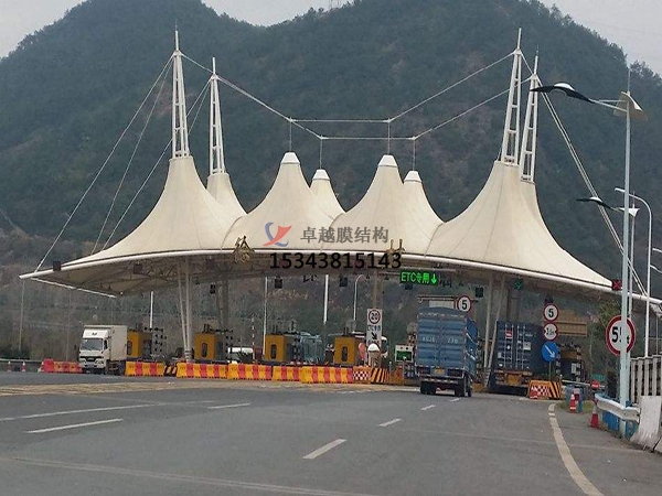 牡丹江高速收費(fèi)站雨棚【專(zhuān)業(yè)廠(chǎng)家】景觀遮陽(yáng)棚/服務(wù)區(qū)膜結(jié)構(gòu)充電站設(shè)計(jì)公司