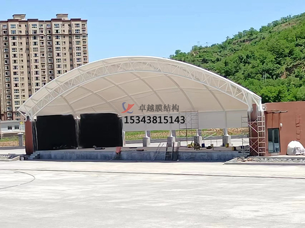 舞臺(tái)建筑采用膜結(jié)構(gòu)的原因？